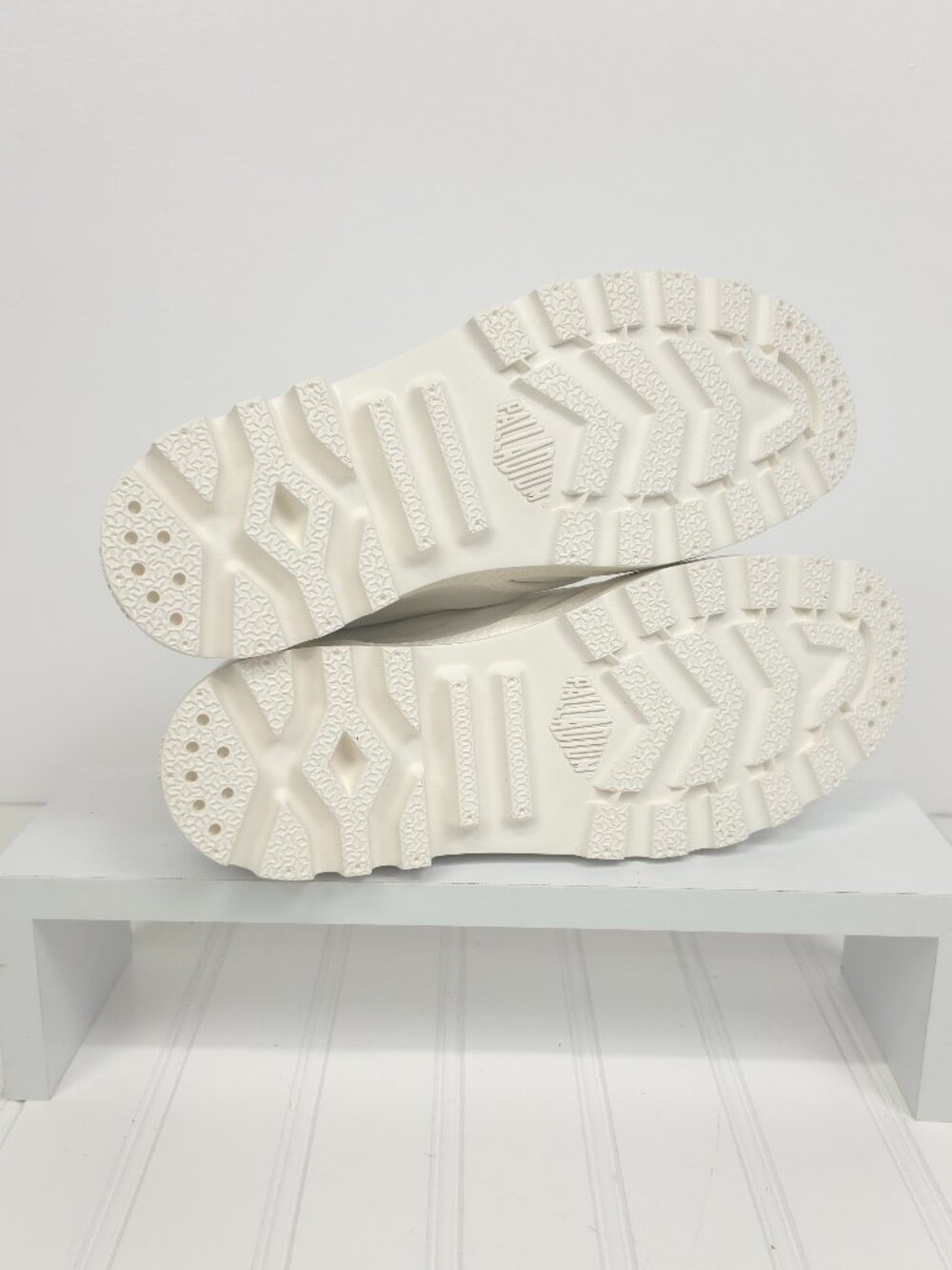 NIB Women's Palladium Pampa Hi Round Toe Lace Up Booties Star White Size 8.5 - Picture 7 of 11